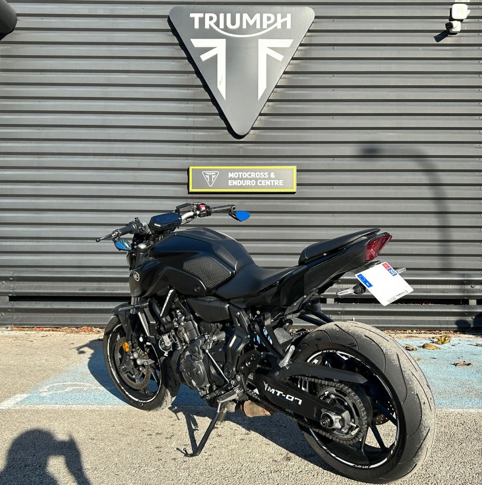 YAMAHA MT-07 4