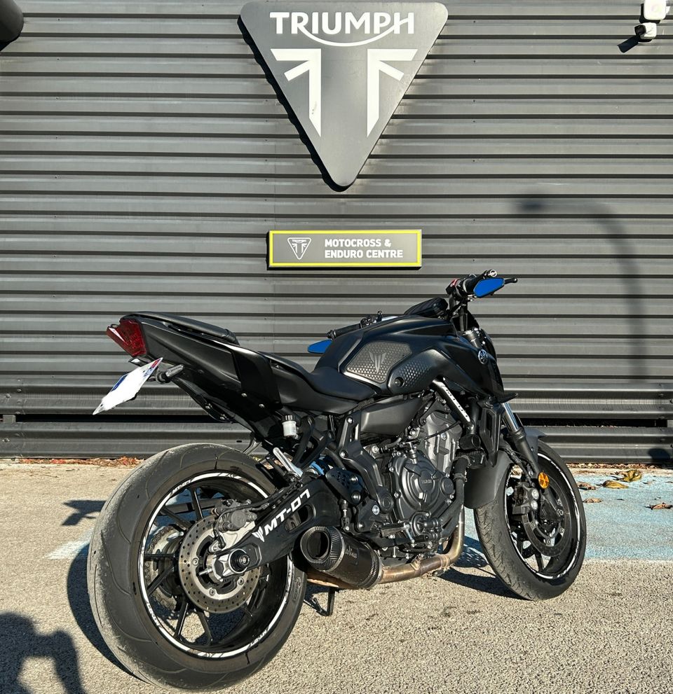 YAMAHA MT-07 4