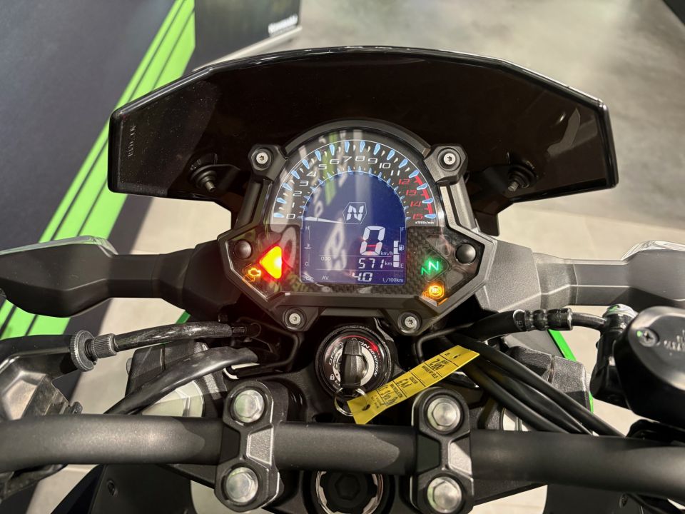KAWASAKI Z 400 PERFORMANCE 4