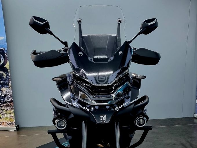 CF MOTO 800 MT 4