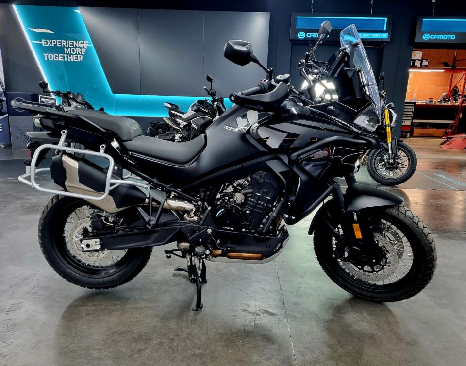 CF MOTO 800 MT 4