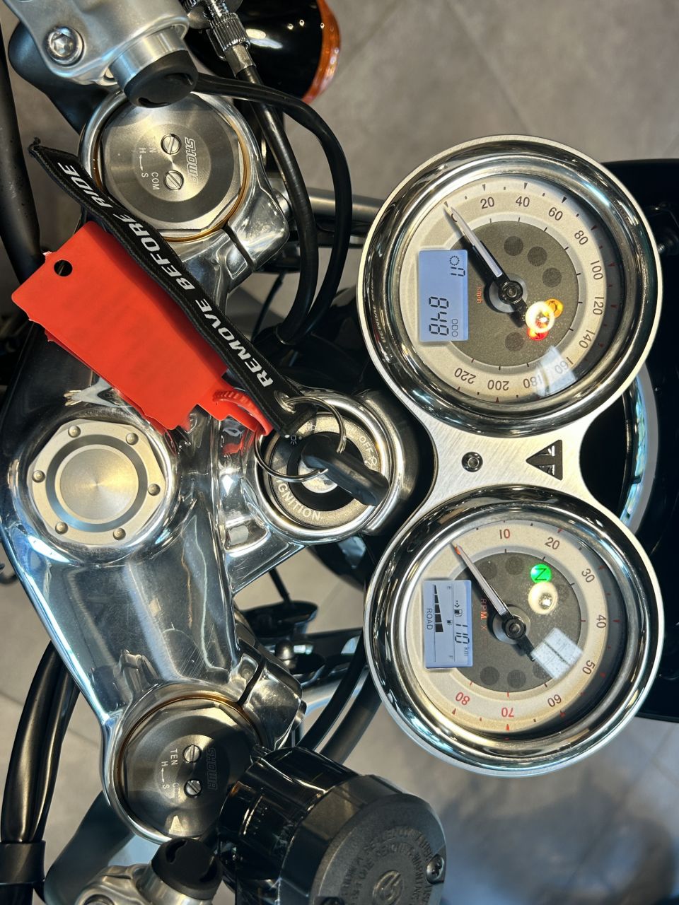 TRIUMPH THRUXTON 1200 RS 4