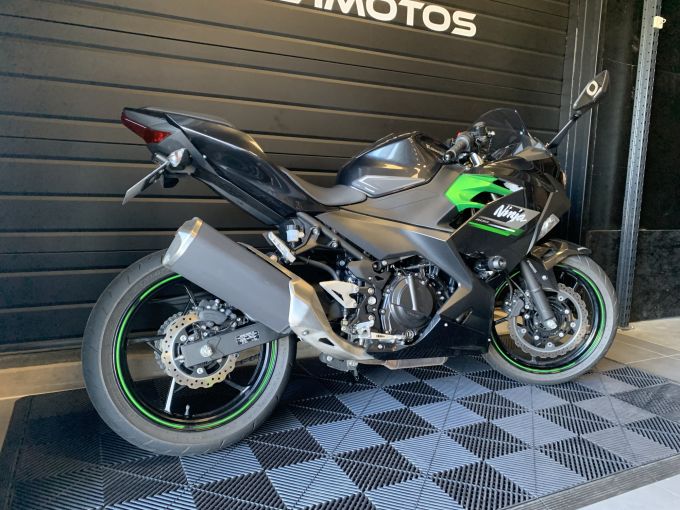 KAWASAKI NINJA 400 4