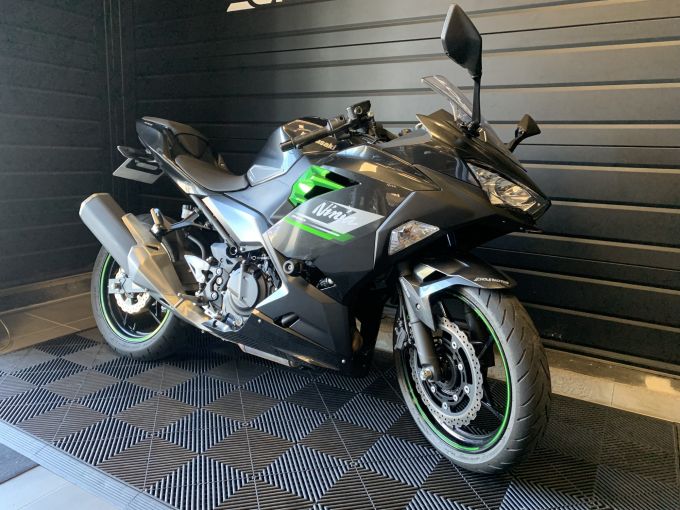 KAWASAKI NINJA 400 4
