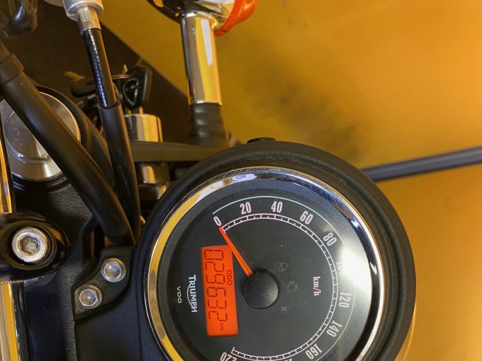 TRIUMPH BONNEVILLE 865 T100 4