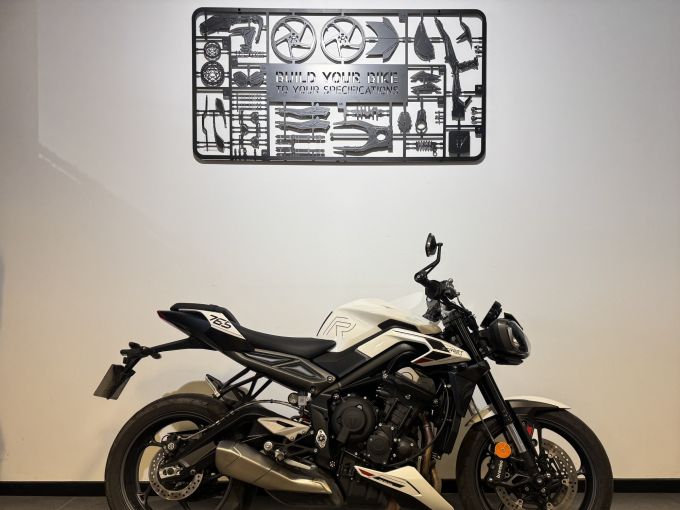TRIUMPH STREET TRIPLE 765 R 4