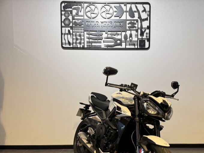 TRIUMPH STREET TRIPLE 765 R 4