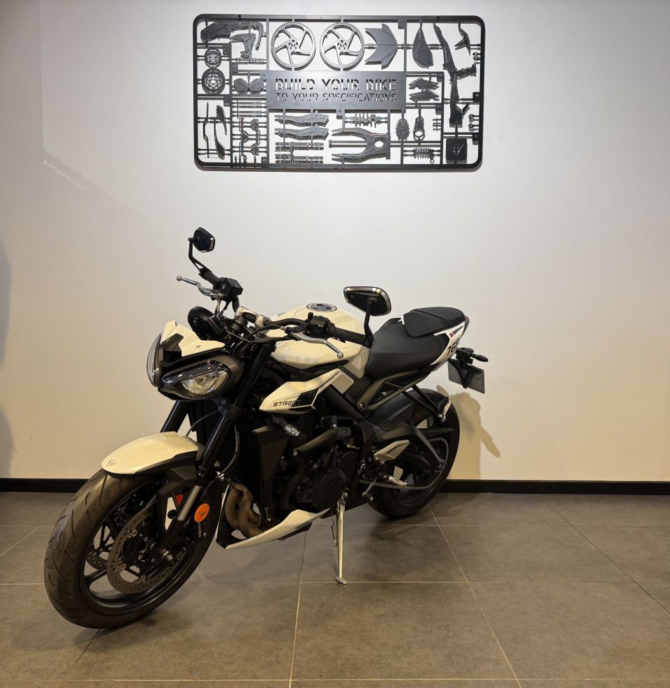 TRIUMPH STREET TRIPLE 765 R 4