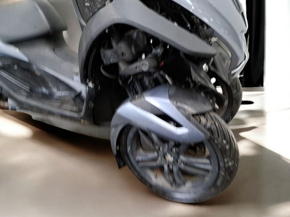 PIAGGIO MP3 300LT YOURBAN 4