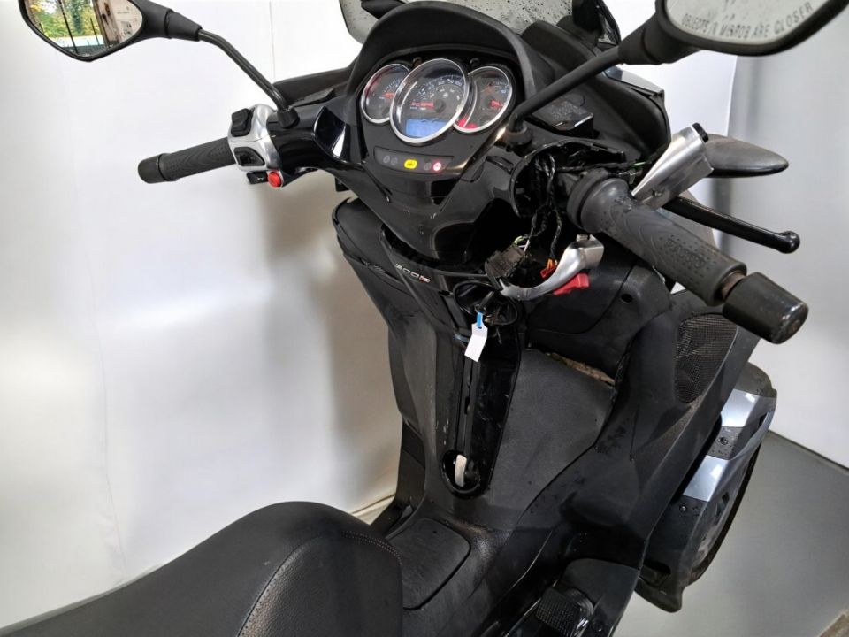 PIAGGIO MP3 300LT YOURBAN 4