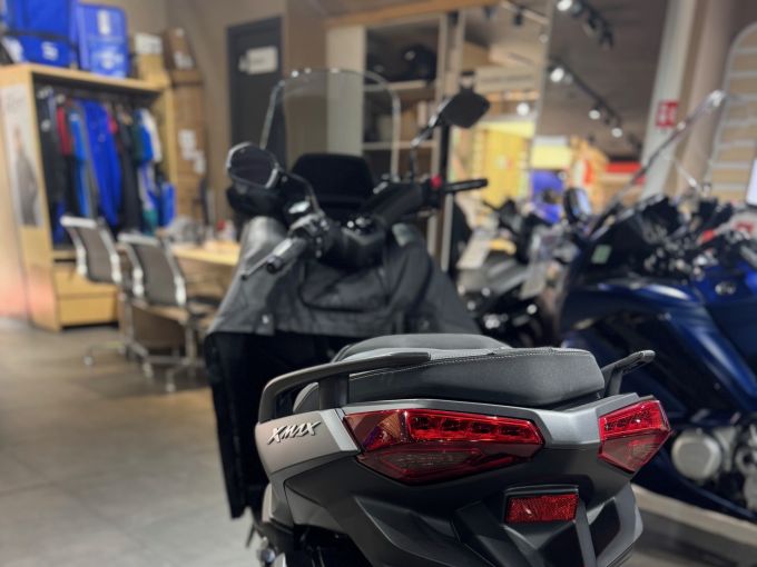 YAMAHA XMAX 300 4