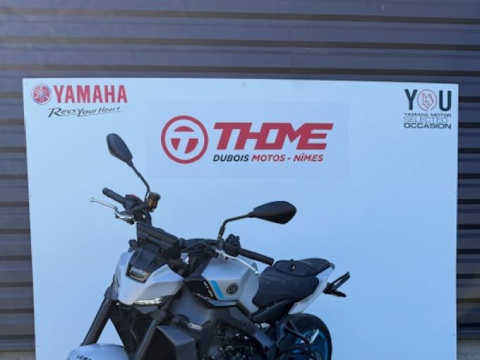 YAMAHA MT-09 4