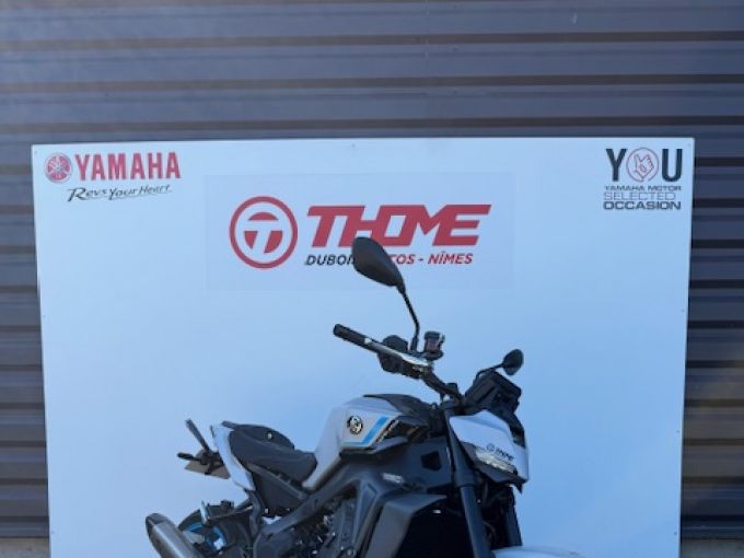 YAMAHA MT-09 4