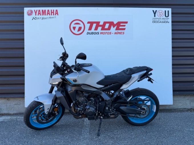 YAMAHA MT-09 4