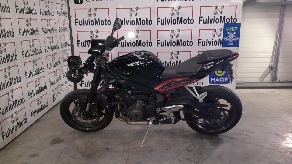 TRIUMPH STREET TRIPLE 765 R 4
