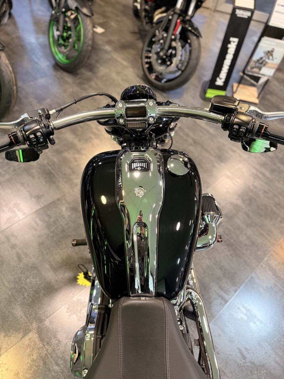 HARLEY-DAVIDSON SOFTAIL BREAKOUT 1923 4