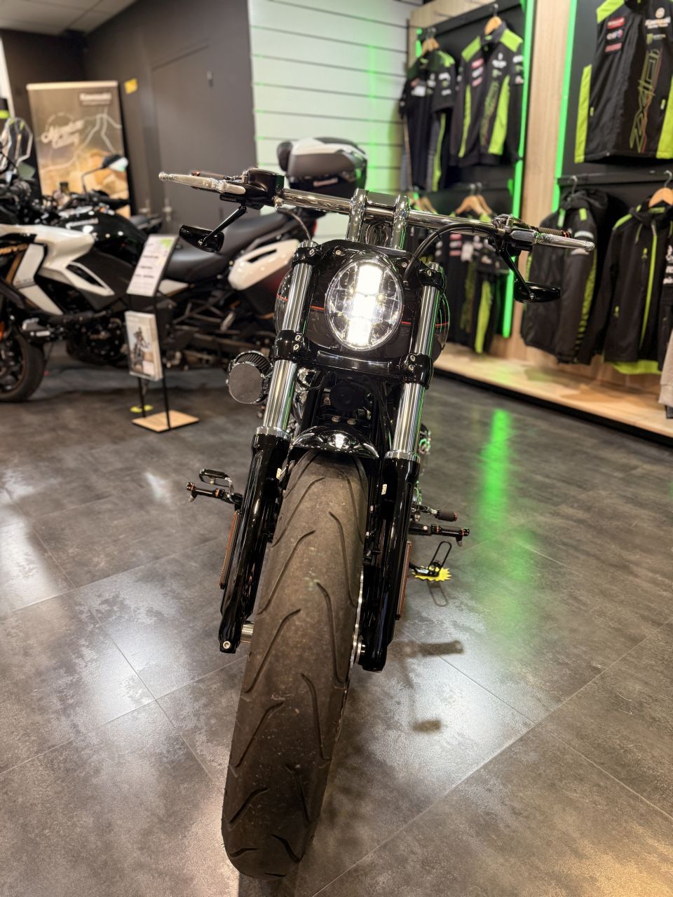 HARLEY-DAVIDSON SOFTAIL BREAKOUT 1923 4