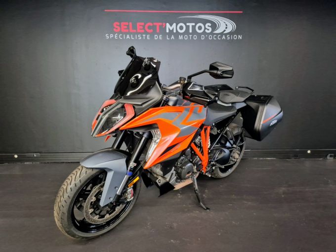 KTM 1290 SUPER DUKE GT 4