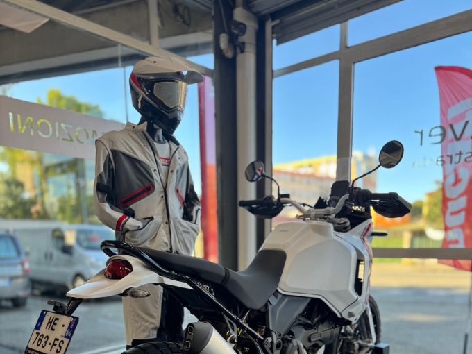 DUCATI DESERT X 4