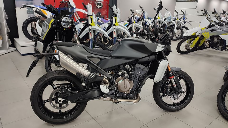 HUSQVARNA SVARTPILEN 801 4