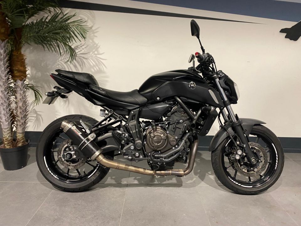 YAMAHA MT-07 (47.5CV) 4