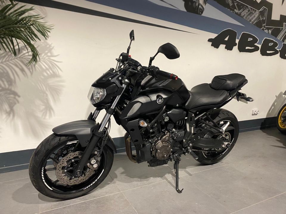 YAMAHA MT-07 (47.5CV) 4