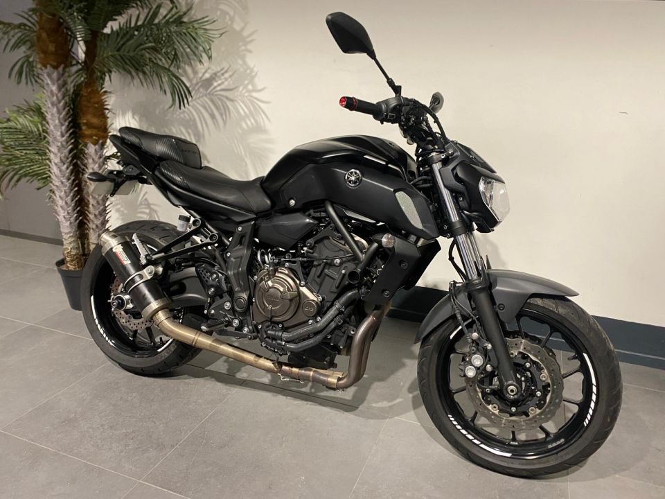 YAMAHA MT-07 (47.5CV) 4