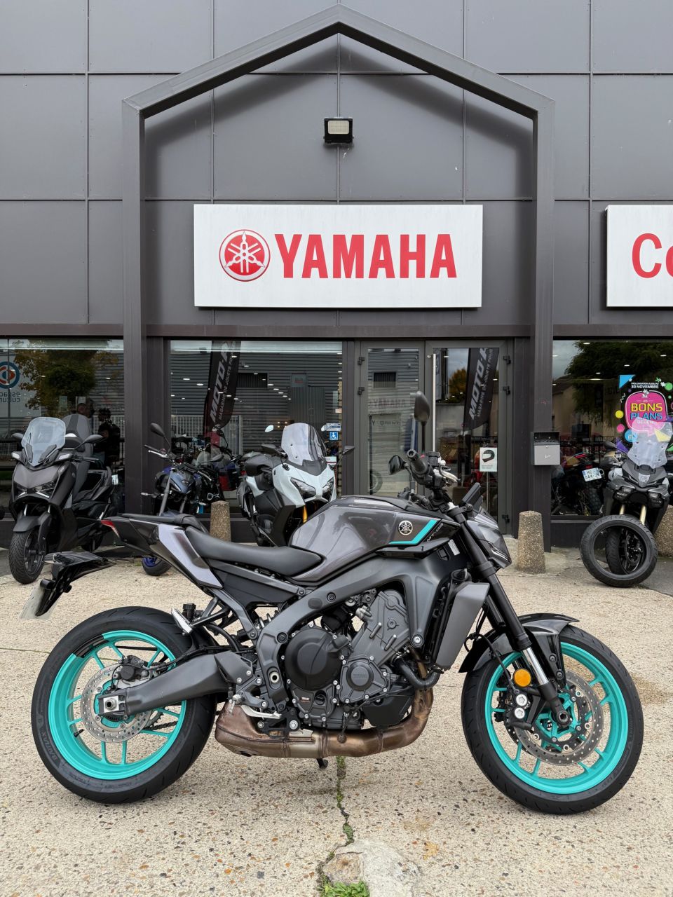 YAMAHA MT-09 4