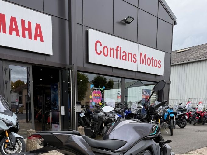 YAMAHA MT-09 4