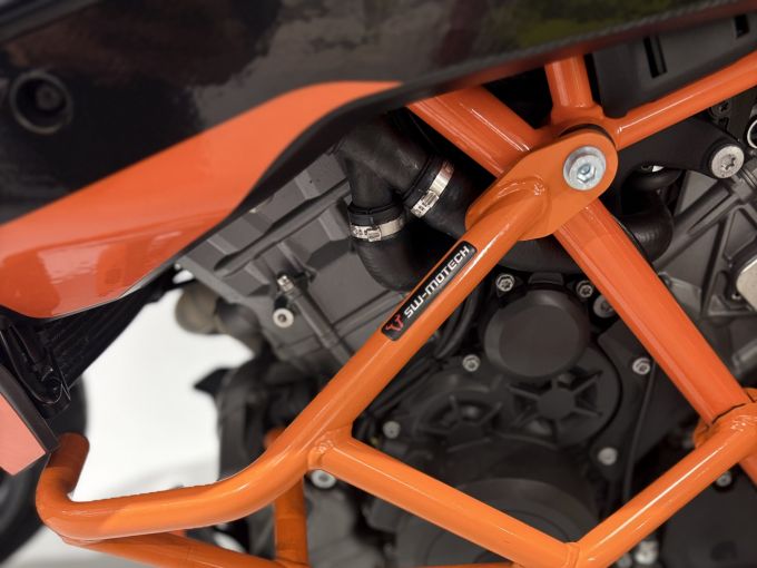 KTM 1290 SUPER DUKE GT 4
