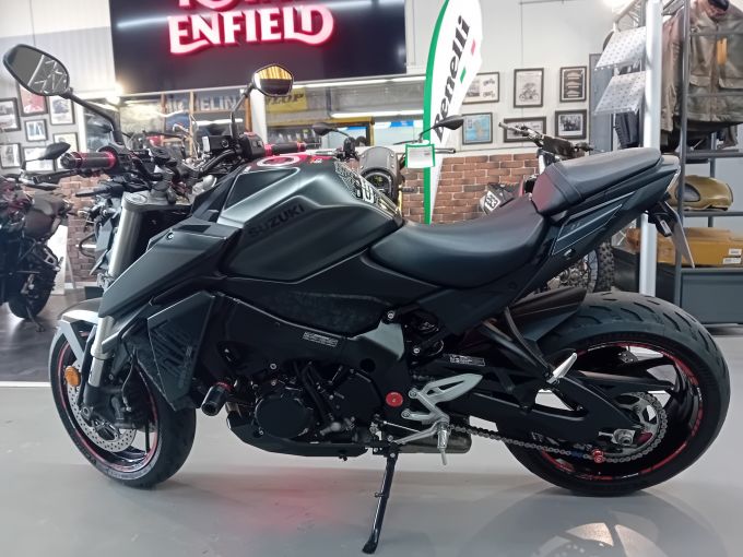 SUZUKI GSX-S 950 4