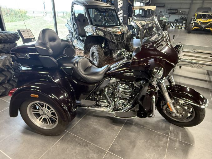 HARLEY-DAVIDSON TRIKE TRI GLIDE 1690 4
