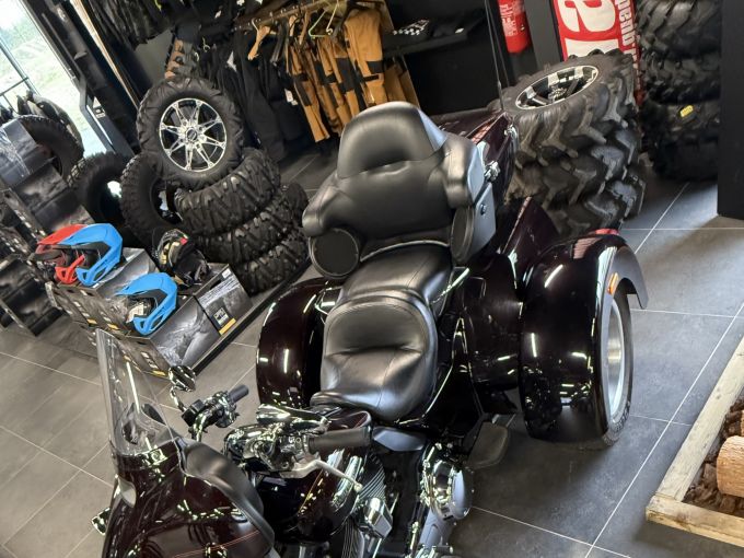 HARLEY-DAVIDSON TRIKE TRI GLIDE 1690 4