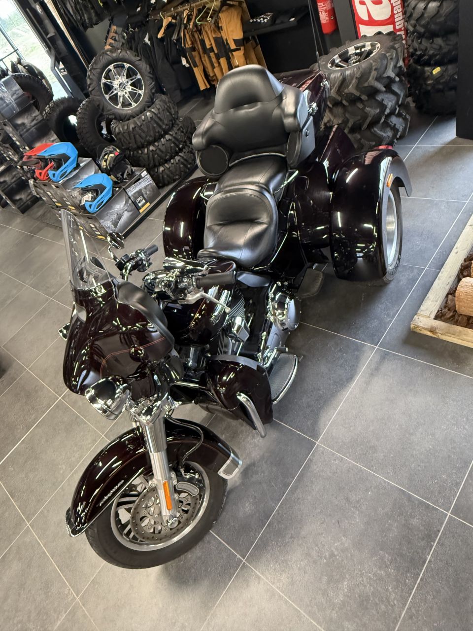 HARLEY-DAVIDSON TRIKE TRI GLIDE 1690 4