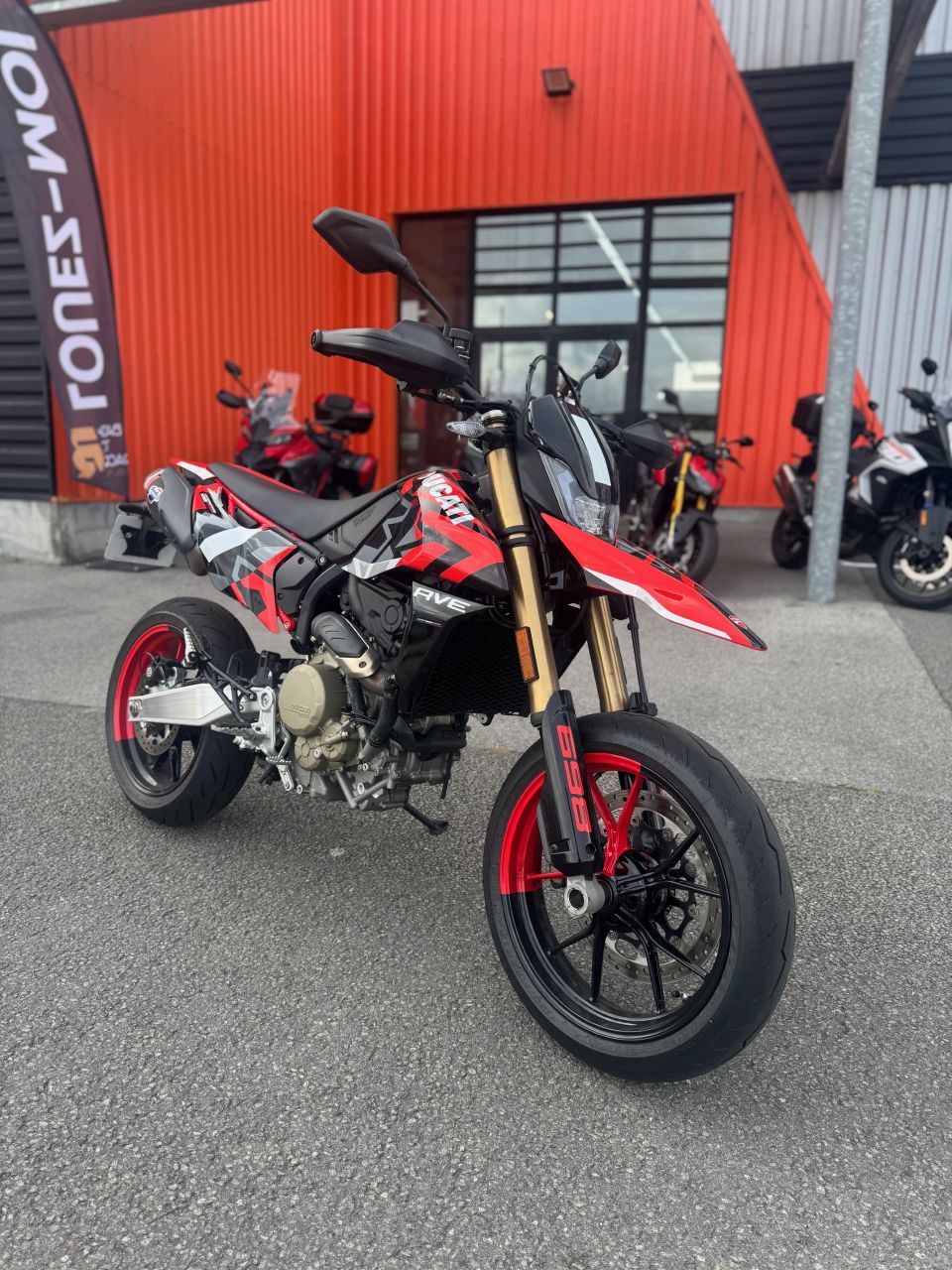 DUCATI HYPERMOTARD 4