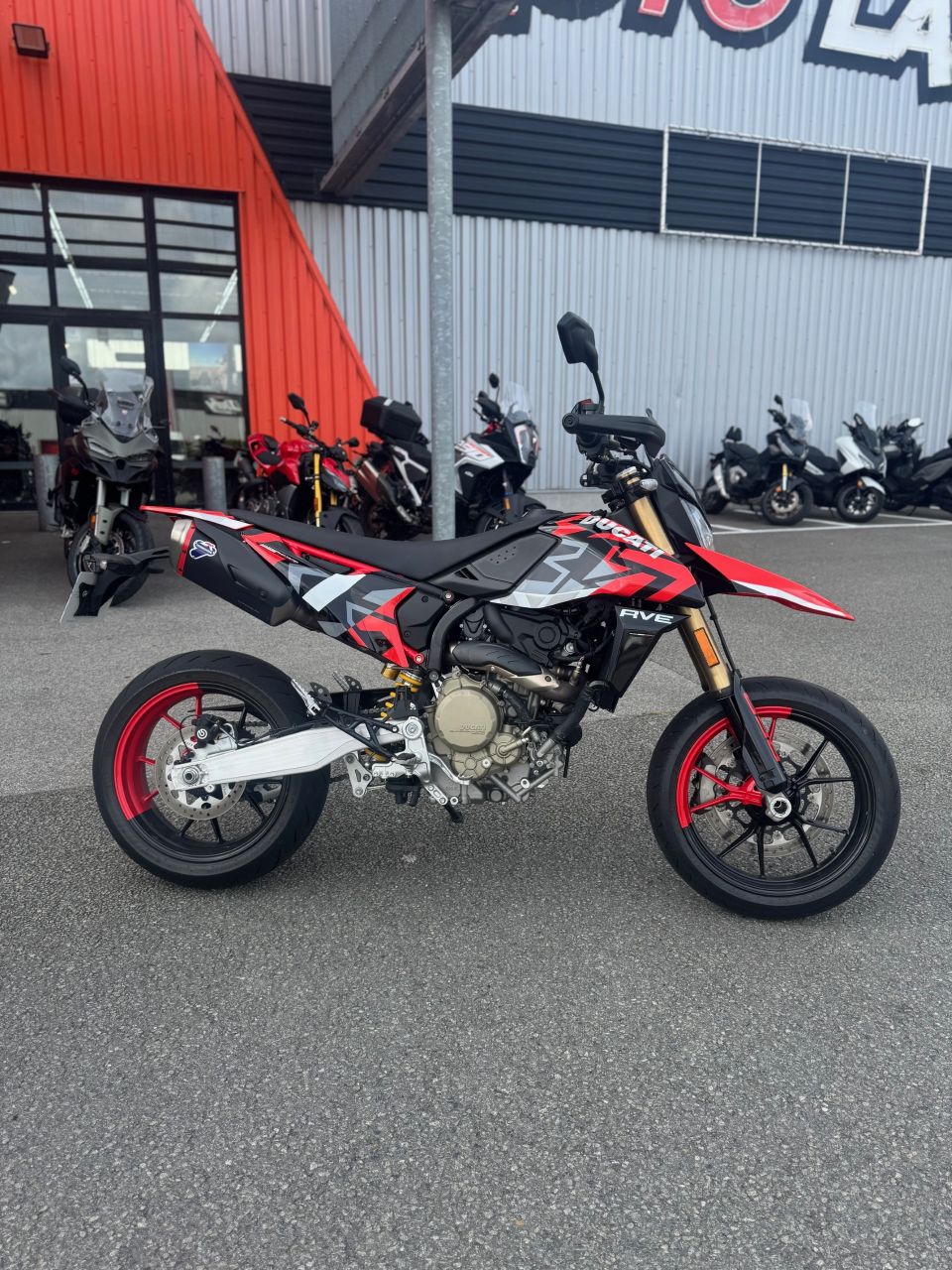 DUCATI HYPERMOTARD 4