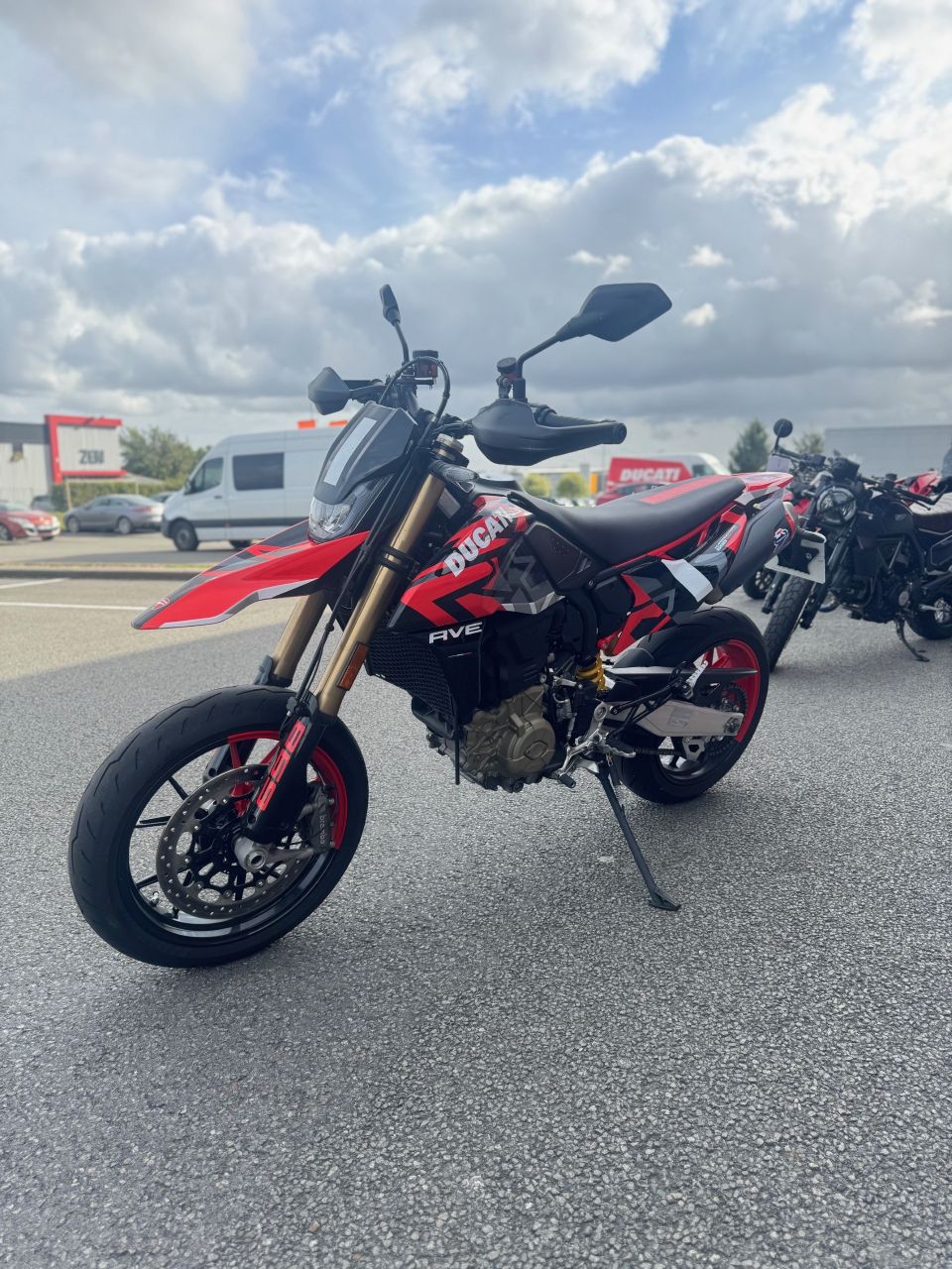 DUCATI HYPERMOTARD 4