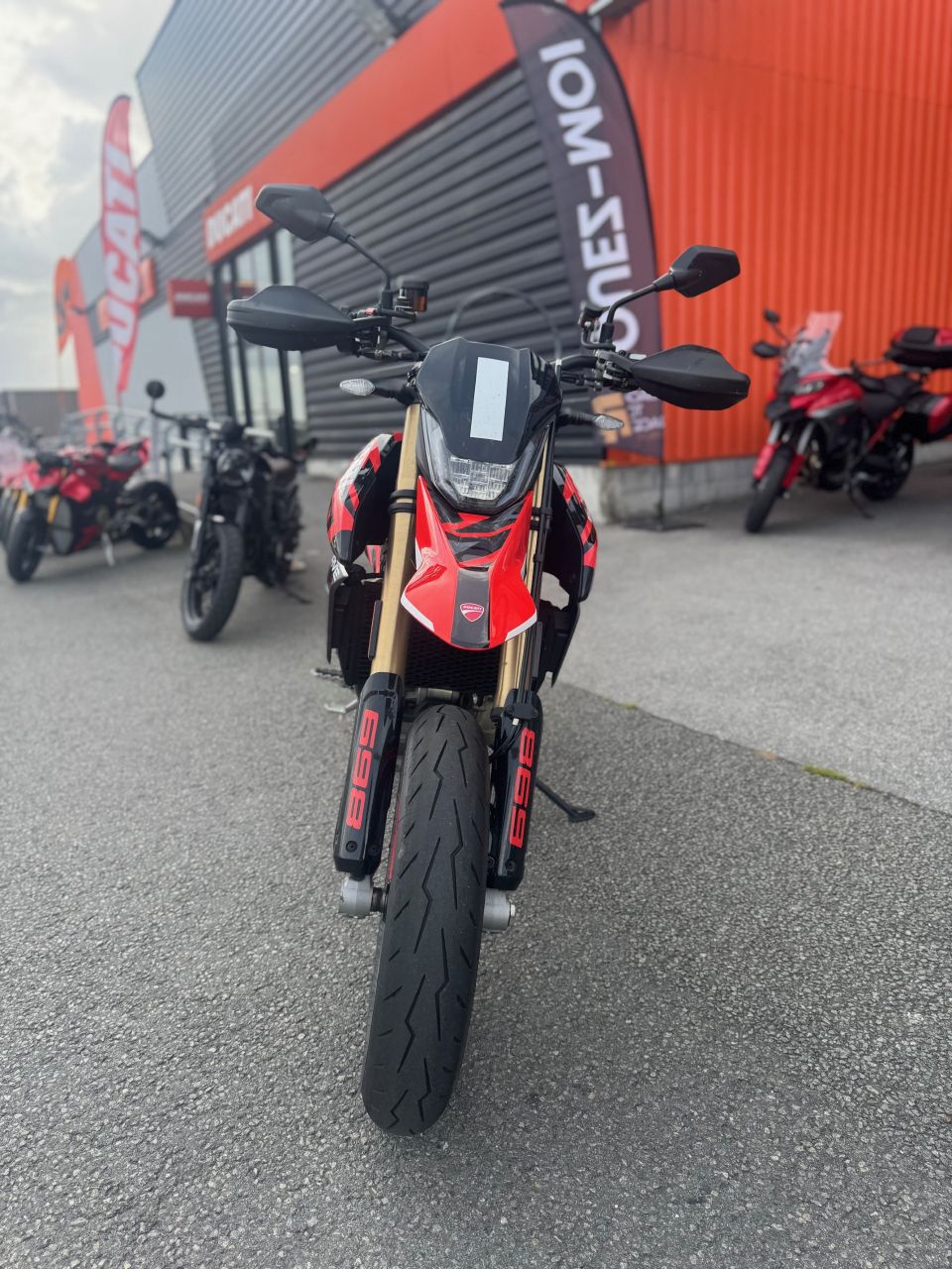 DUCATI HYPERMOTARD 4