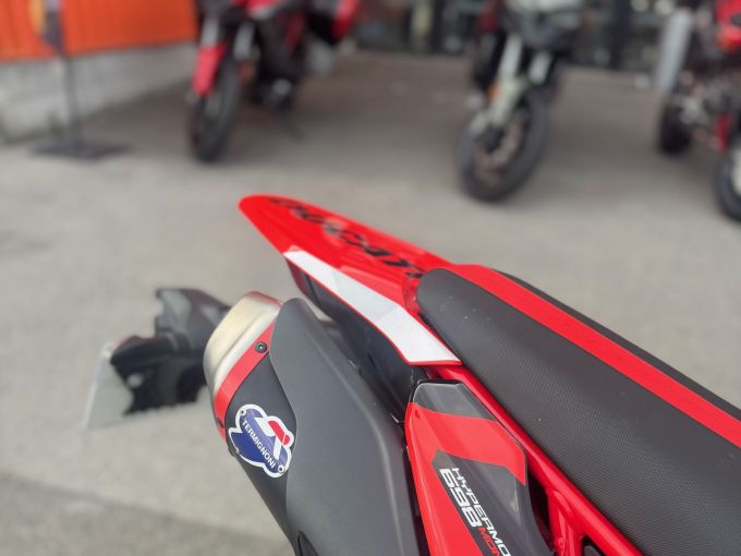 DUCATI HYPERMOTARD 4