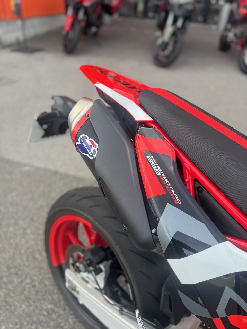 DUCATI HYPERMOTARD 4