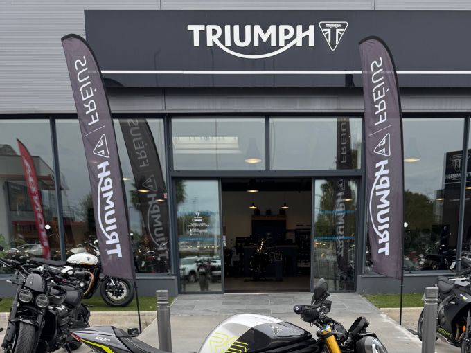 TRIUMPH SPEED TRIPLE 1200 RS 4