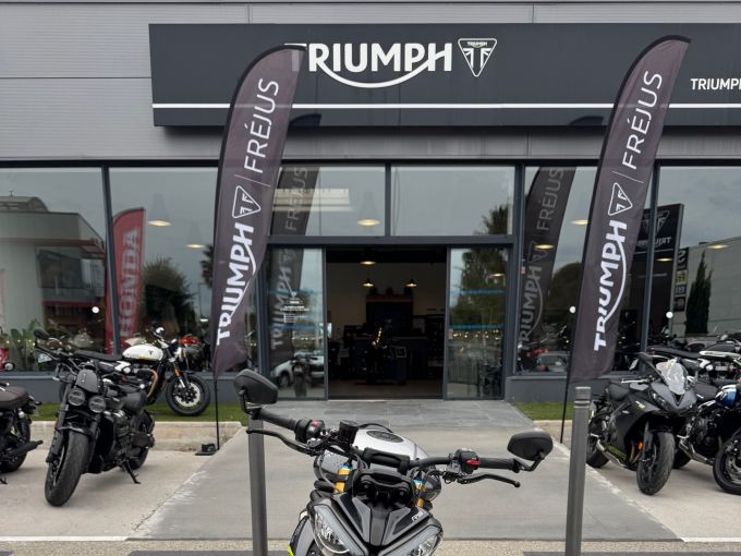 TRIUMPH SPEED TRIPLE 1200 RS 4