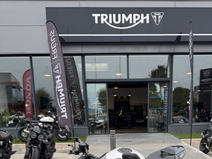TRIUMPH SPEED TRIPLE 1200 RS 4
