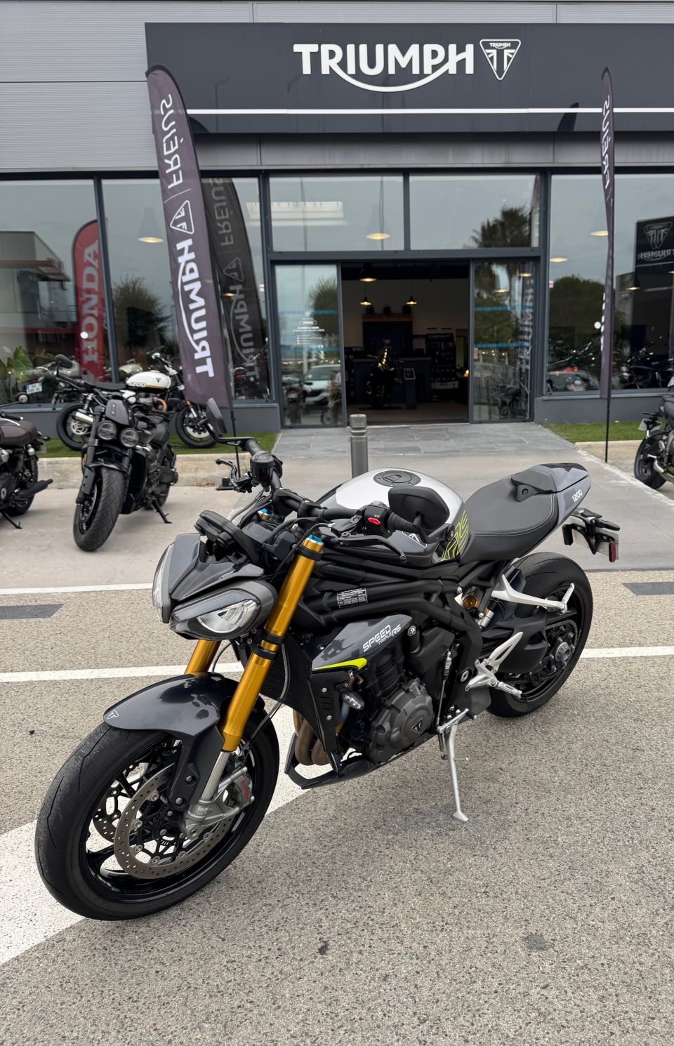 TRIUMPH SPEED TRIPLE 1200 RS 4