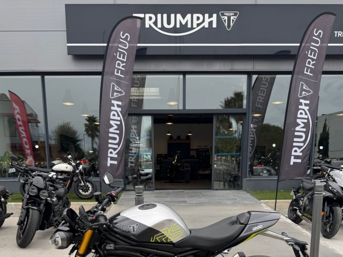 TRIUMPH SPEED TRIPLE 1200 RS 4