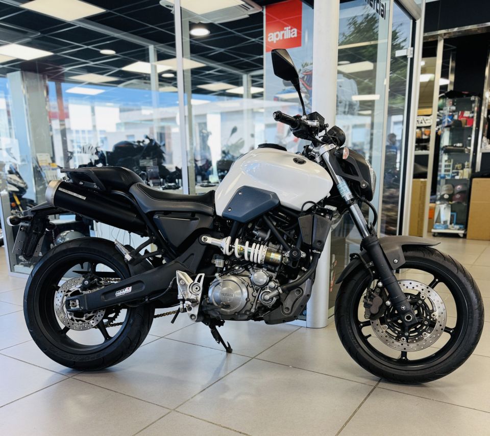 YAMAHA MT-03 4