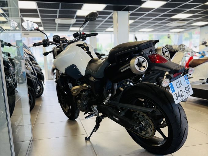 YAMAHA MT-03 4