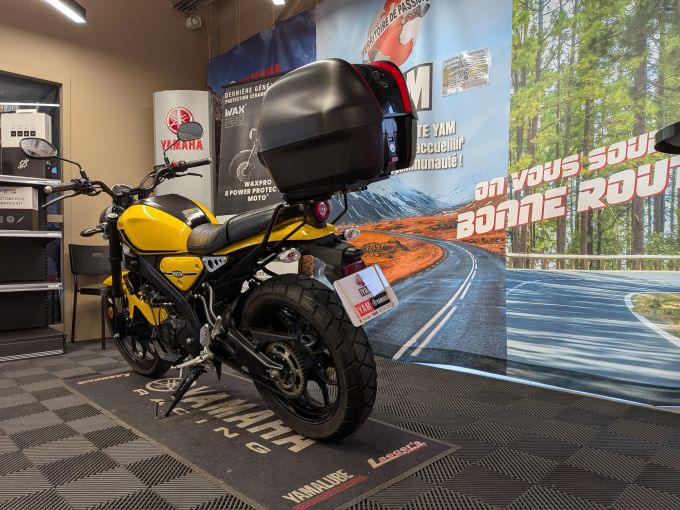 YAMAHA XSR 125 4