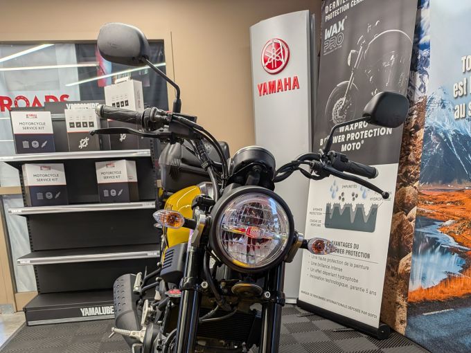 YAMAHA XSR 125 4