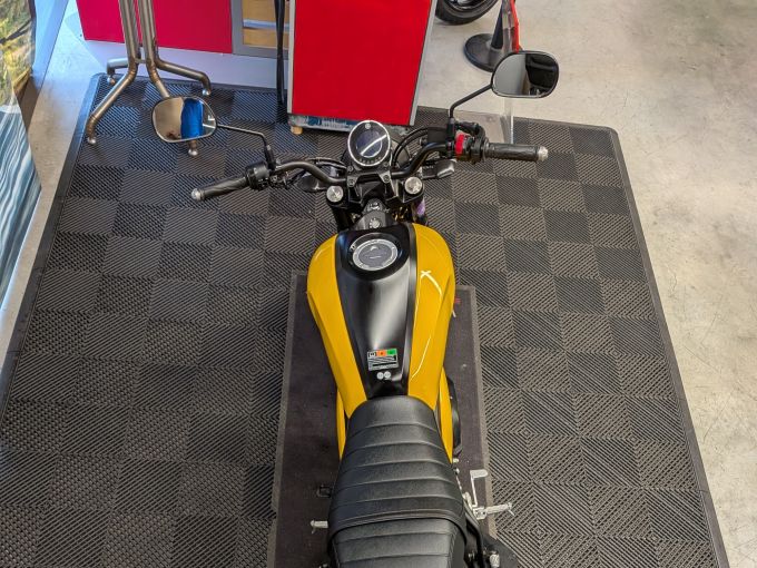 YAMAHA XSR 125 4